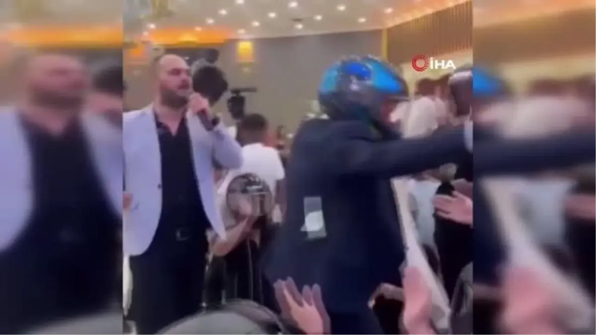 Diyarbakır\'da motorcu damat ve arkadaşları düğünde kasklarını takıp doyasıya eğlendi