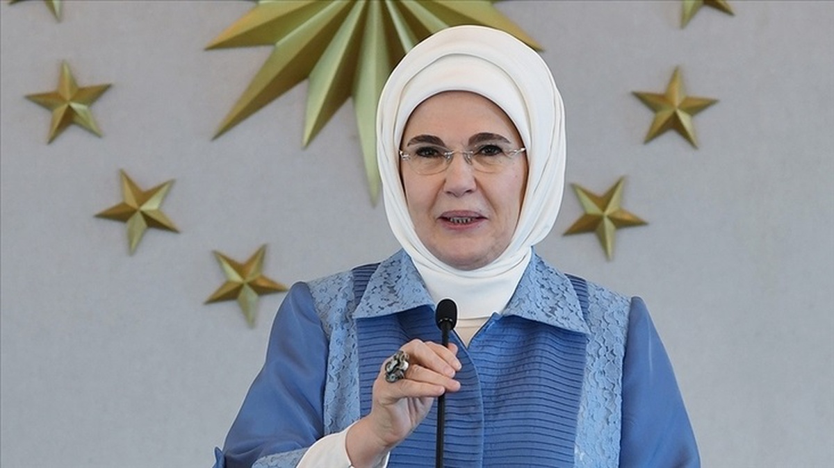 Emine Erdoğan, Malazgirt Zaferi\'ni kutladı: Gelecek nesillerimize kılavuz olmaya devam edecek