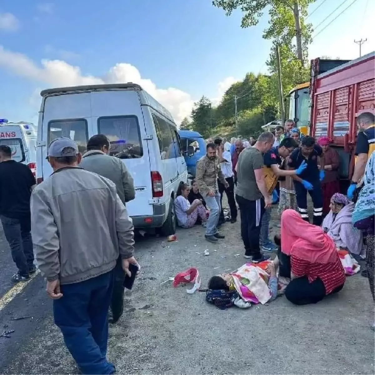 Ordu\'da minibüs kazası: 15 kişi yaralandı