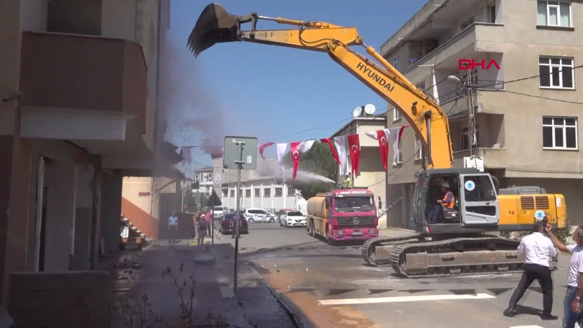 Tuzla\'da Kentsel Dönüşüm Kapsamında İki Bina Yıkıldı
