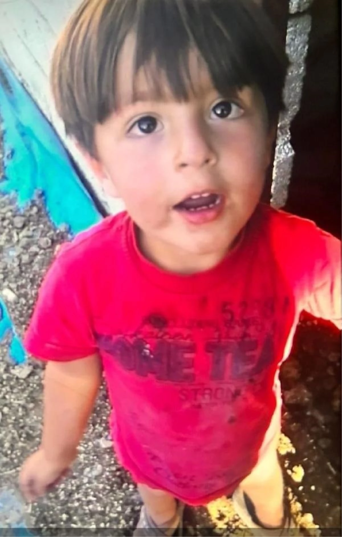Kamyonetin altında kalan çocuk hayatını kaybetti