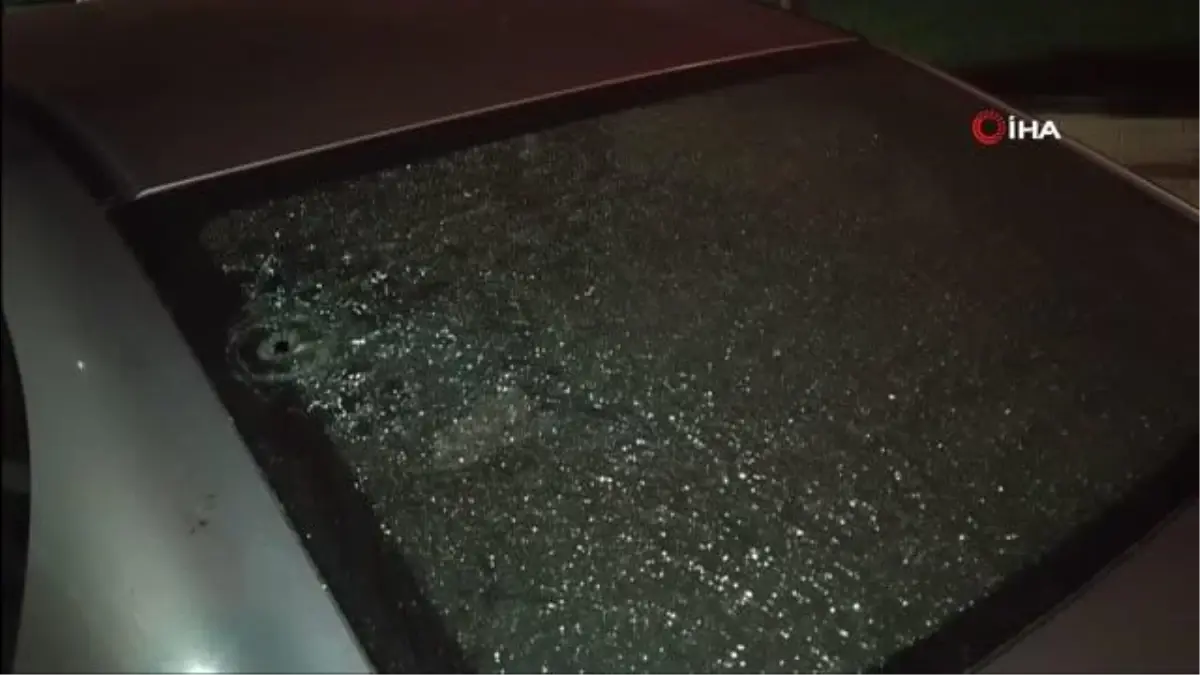 Park halindeki otomobile yorgun mermi isabet etti