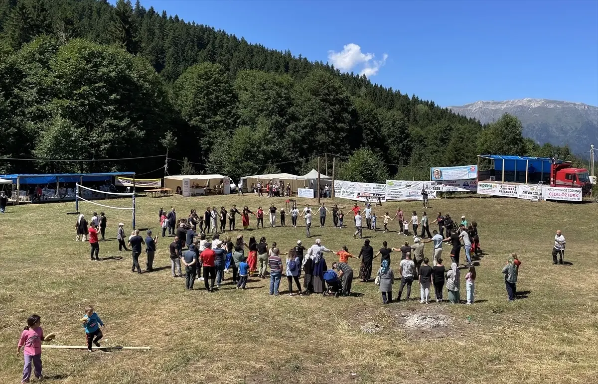 Artvin\'de Hatila Bal Şenliği düzenlendi