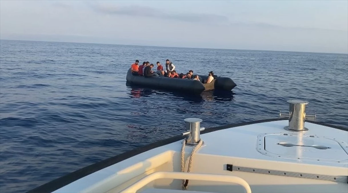 Bodrum Açıklarında Yunanistan Tarafından Geri İtildikten Sonra Kurtarılan 42 Düzensiz Göçmen