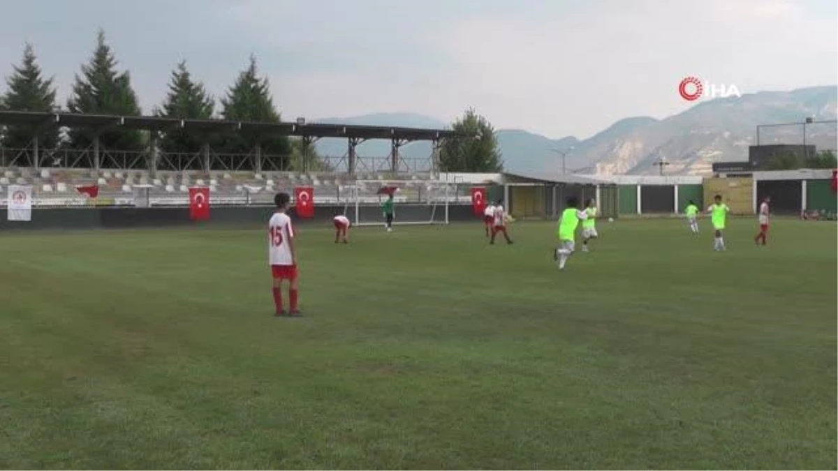 Geleceğin yıldız futbolcu adayları Pamukkale Cup\'ta boy gösteriyor