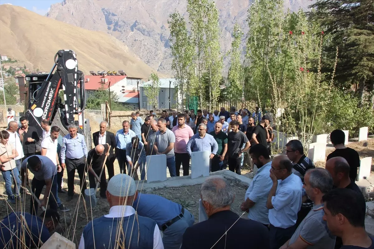 Hakkari\'de 9 yaşındaki çocuk nefes borusuna yiyecek kaçması sonucu hayatını kaybetti