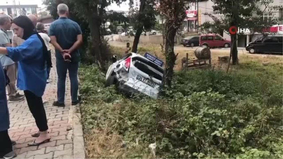 Hız yaptı, park halindeki sürücü kursu aracına çarptı: 1 yaralı
