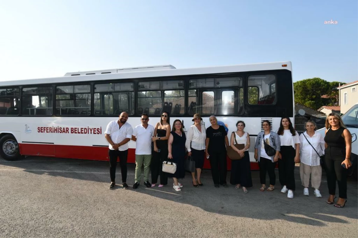 İzmir Büyükşehir Belediyesi, Seferihisar Belediyesi\'ne bir otobüs hibe etti