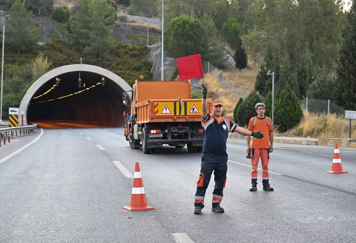 İzmir Çevre Yolu Bayraklı Tünelleri\'nde Yangın Tatbikatı Gerçekleştirildi