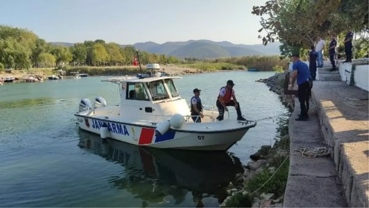 İznik Gölü\'nde yüzme hakemi kayboldu