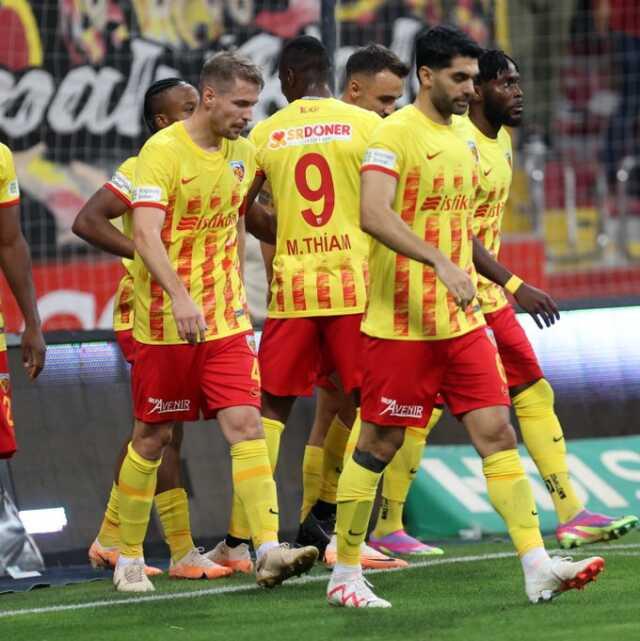 Ne olduysa ilk yarı oldu! Kayserispor, Samsunspor'u 2-1 mağlup etti