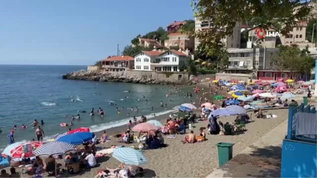 Sıcak Havadan Bunalan Vatandaşlar Plajı Doldurdu
