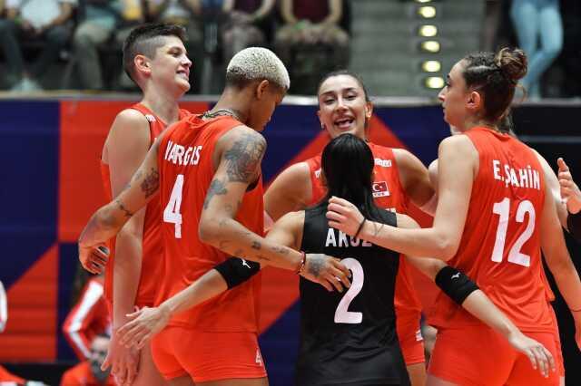 Son Dakika: Filenin Sultanları, CEV Avrupa Voleybol Şampiyonası son 16 turunda ev sahibi Belçika'yı 3-1 yenerek çeyrek finale yükseldi