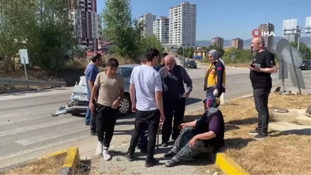 Ticari taksi ile otomobil çarpıştı: 3 yaralı