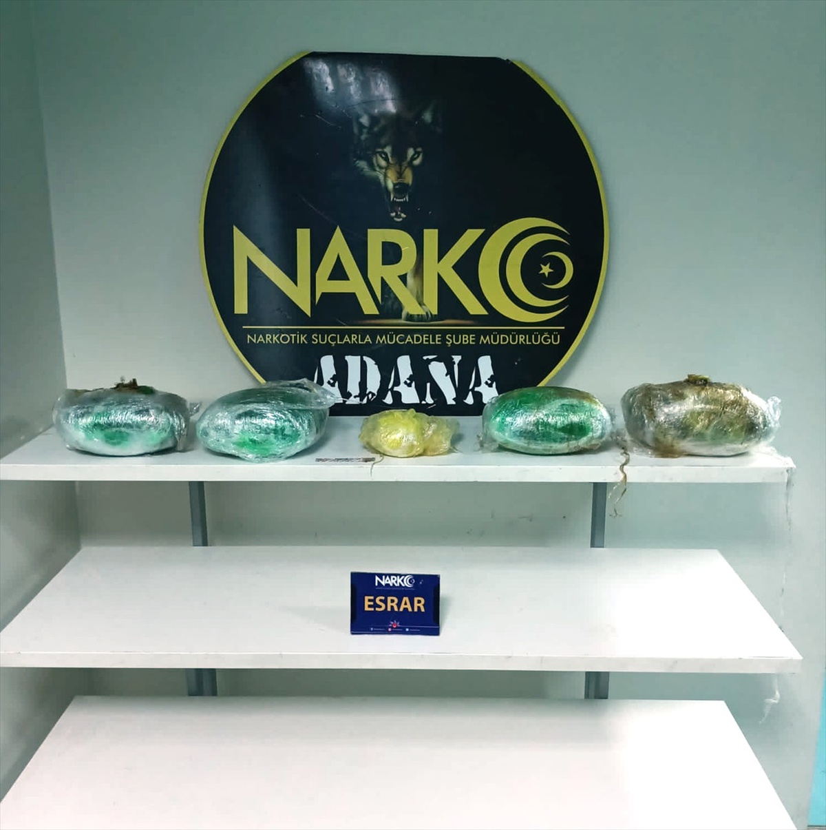 Adana\'da Otomobilde 4 Kilogram Esrar Ele Geçirildi, 2 Kişi Tutuklandı