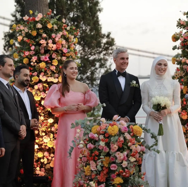 Aylin Kontente, rol arkadaşı Uğur Bilgin'in düğününde ağladı