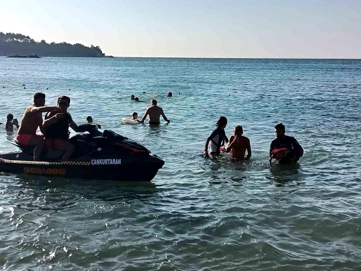 Kocaeli Sahillerinde Artan Boğulma Vakalarına Can Kurtarma Ekipleri Müdahale Ediyor