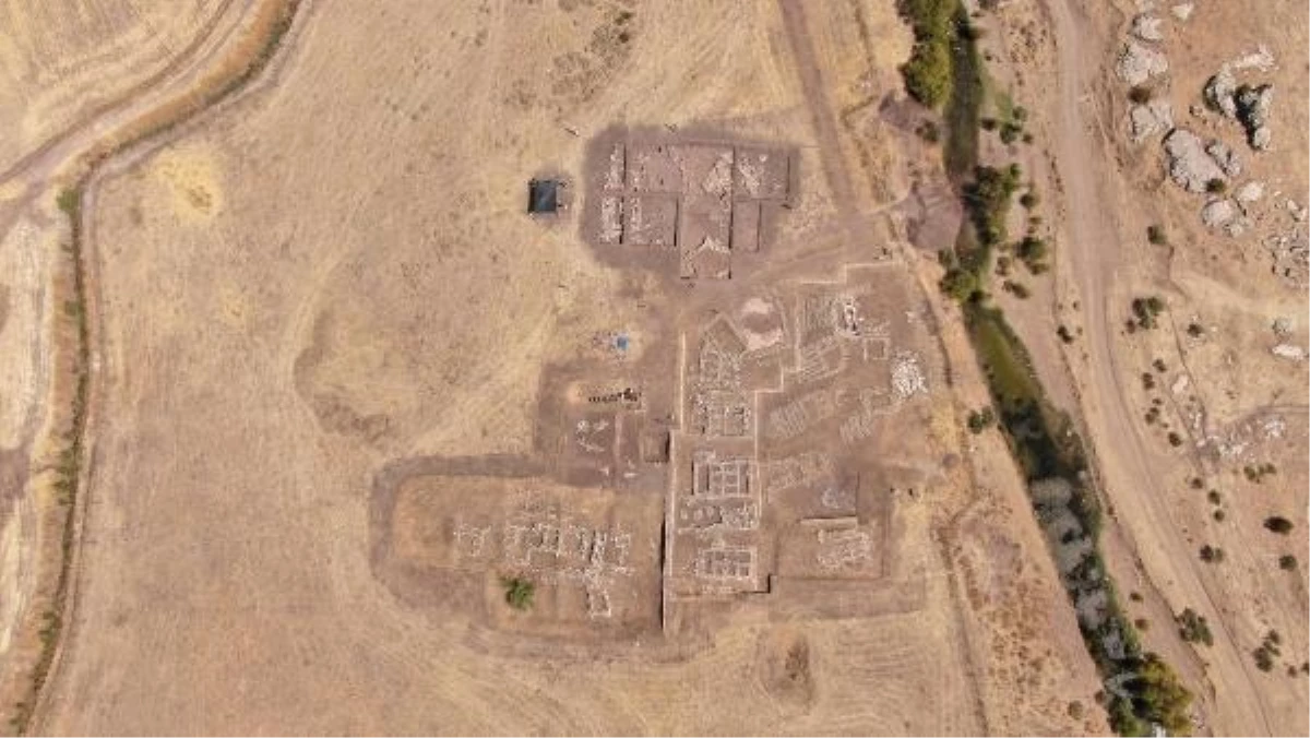Çayönü Tepesi\'nde Tunç Çağı\'na ait 5 mezar daha bulundu