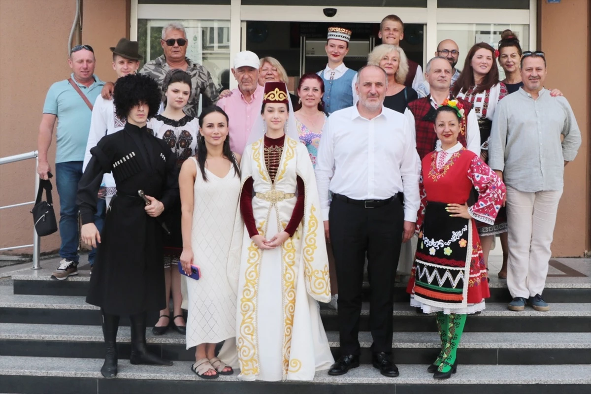Çınarcık Uluslararası 30 Ağustos Zafer Bayramı Festivaline katılan ülkeler Çınarcık Belediye Başkanı Numan Soyer\'i ziyaret etti