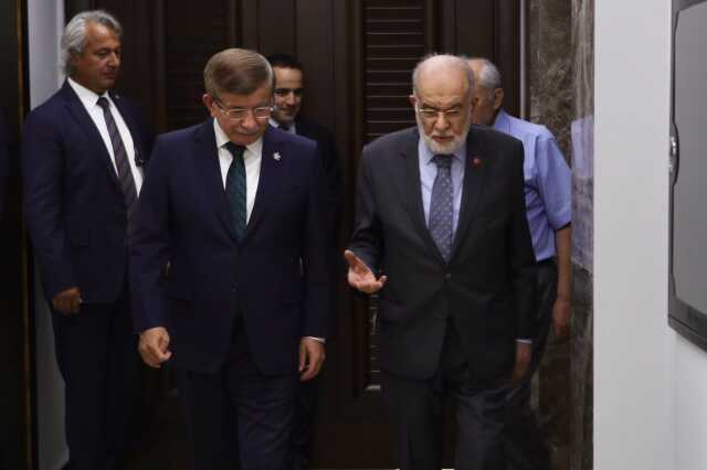 Davutoğlu, Karamollaoğlu'nu ziyaret etti Davutoğlu, Karamollaoğlu'nu ziyaret etti