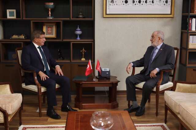 Davutoğlu, Karamollaoğlu'nu ziyaret etti Davutoğlu, Karamollaoğlu'nu ziyaret etti