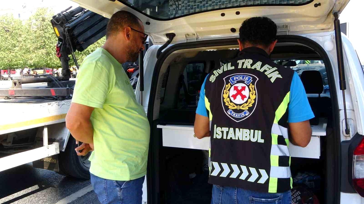 Taksim\'de Ticari Taksilere Denetim Yapıldı