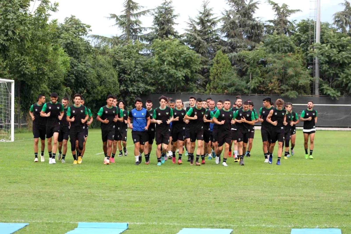 Denizlispor Teknik Direktörü Bülent Ertuğrul: \'İlk maçtan puansız ayrılmak üzücü\'