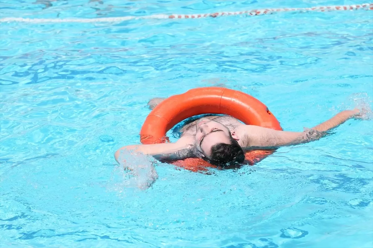 Diyarbakır\'da Otizmli Çocuklara Yüzme Dersi Eğitimi