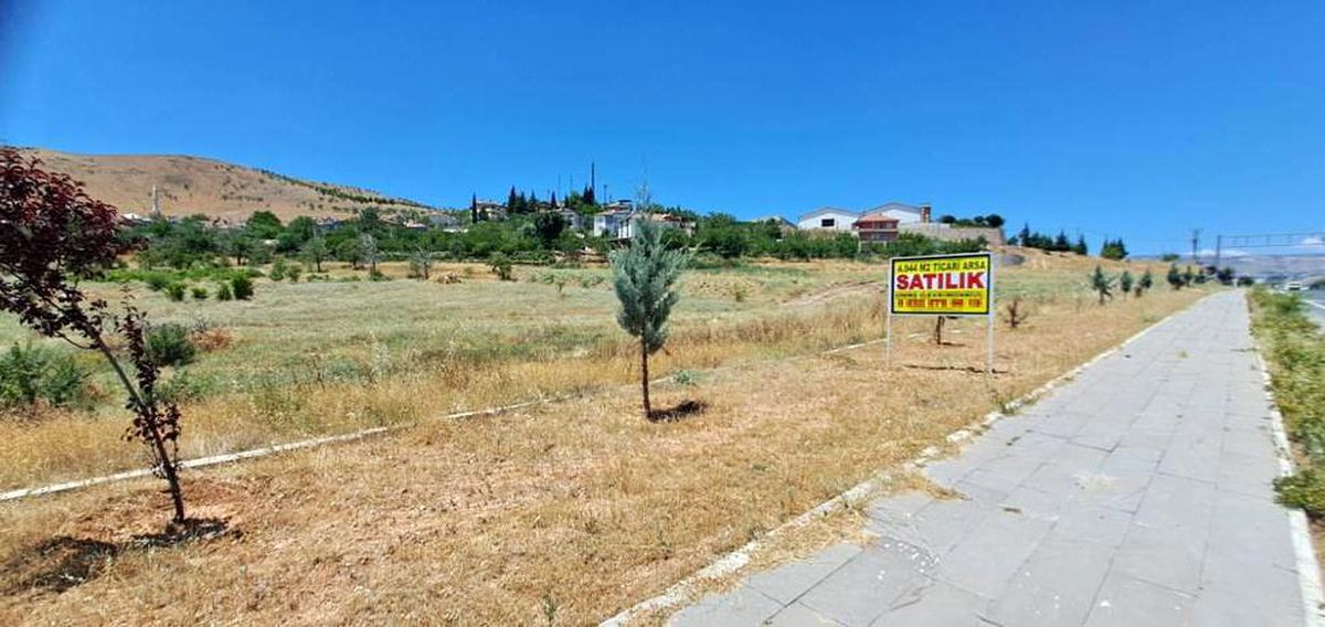 Elazığ\'da Satılık Arsa Tabelası Çalındı