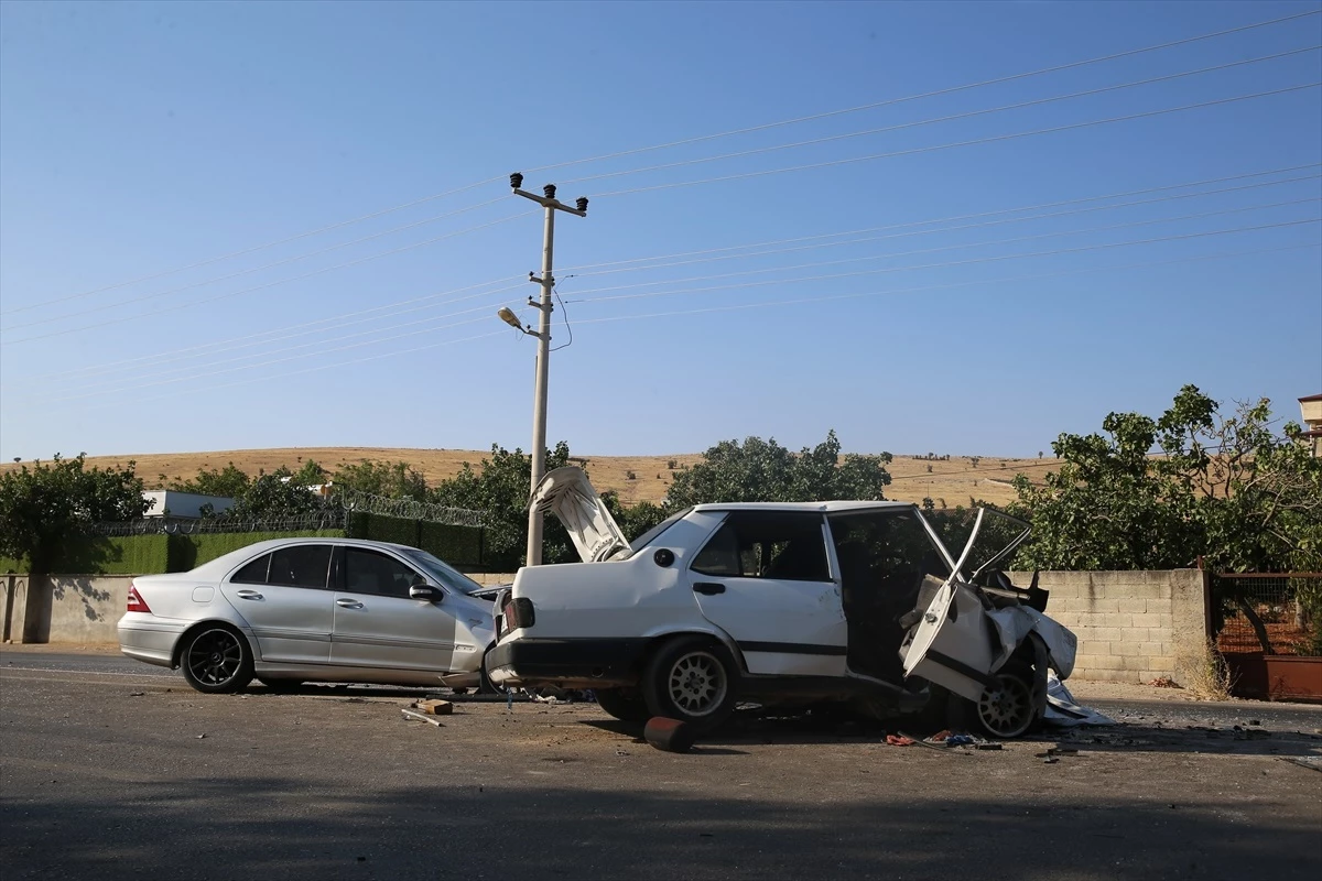 Gaziantep\'te Otomobil Çarpışması: 1 Ölü, 5 Yaralı