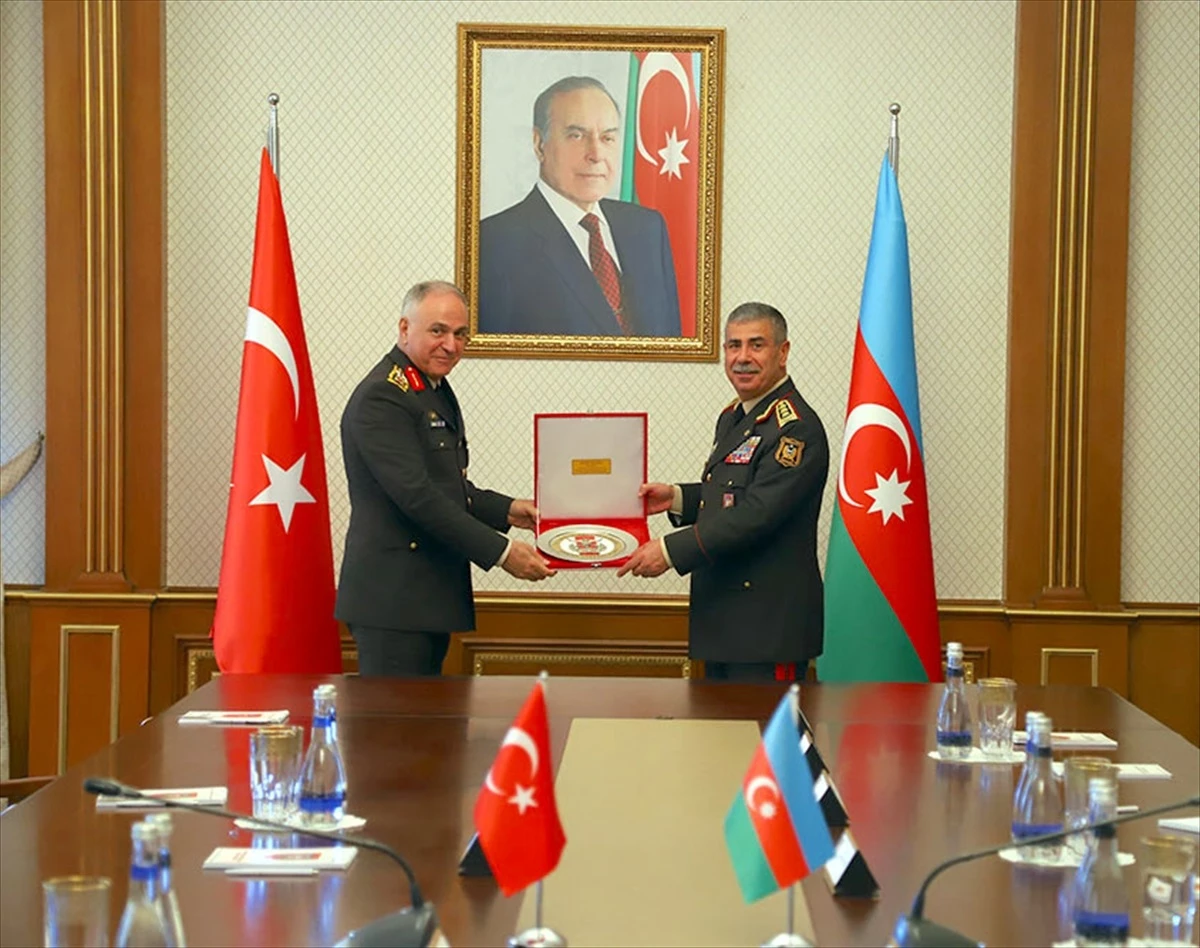 Genelkurmay Başkanı Gürak, Azerbaycan Savunma Bakanı Hasanov\'la görüştü