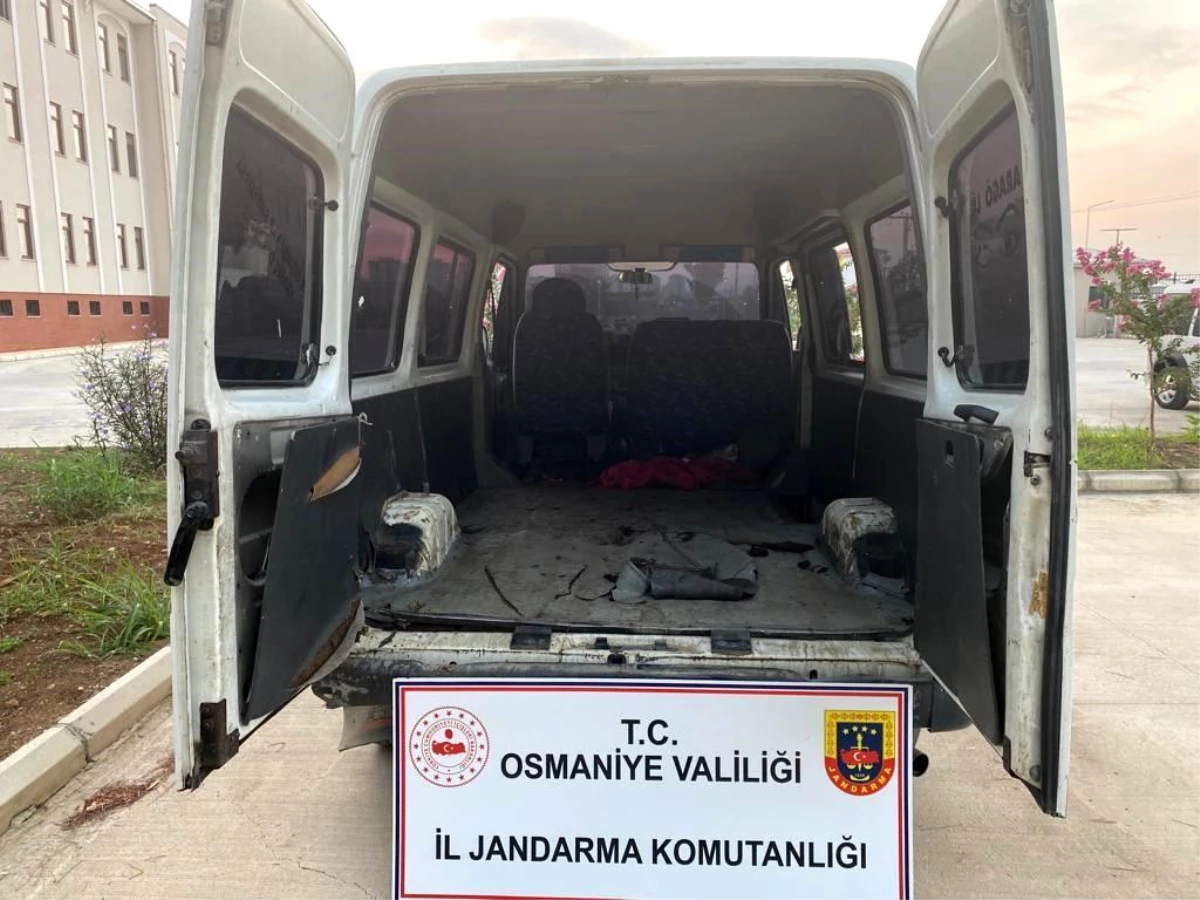 Osmaniye\'de minibüsle büyükbaş hayvan hırsızlığı yapan 2 şüpheli yakalandı