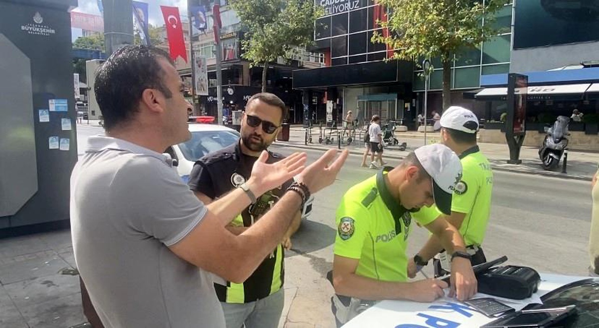 Kadıköy Bağdat Caddesi\'nde Dron Destekli Kırmızı Işık İhlali Denetimi