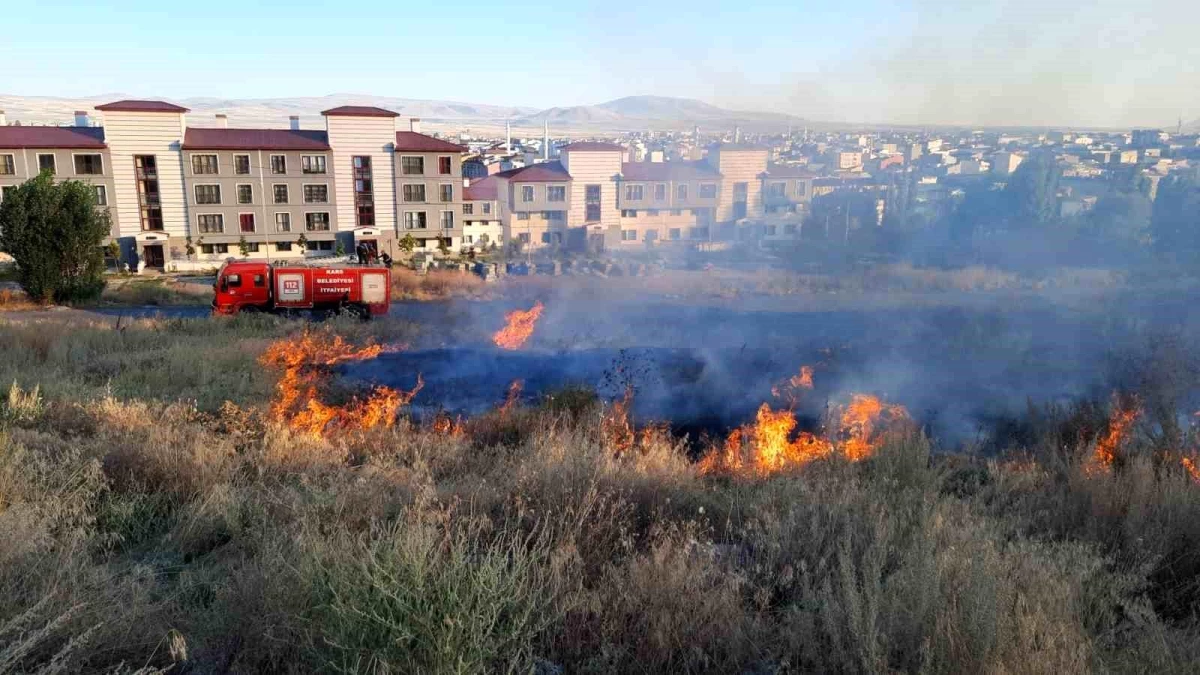 Kars\'ta Çıkan Örtü Yangınları Söndürüldü