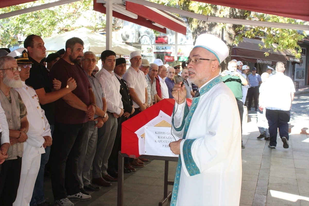 Kıbrıs gazisi Ramazan Kapucuoğlu toprağa verildi
