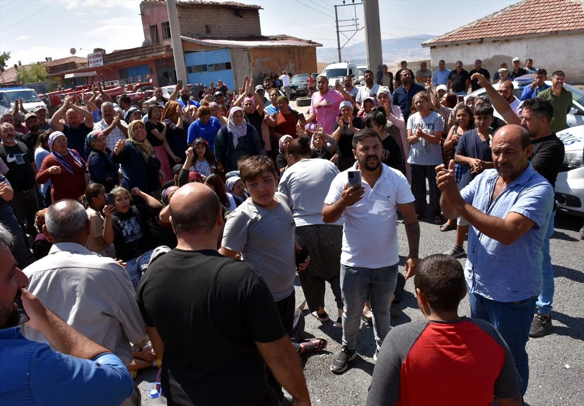 Kırıkkale\'de Vatandaşlar Üst Geçit Talebiyle Eylem Yaptı