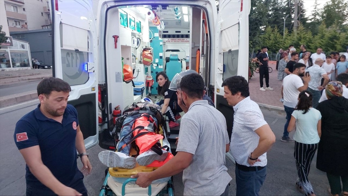 Gebze\'de otomobil ile motosiklet çarpıştı: 2 yaralı