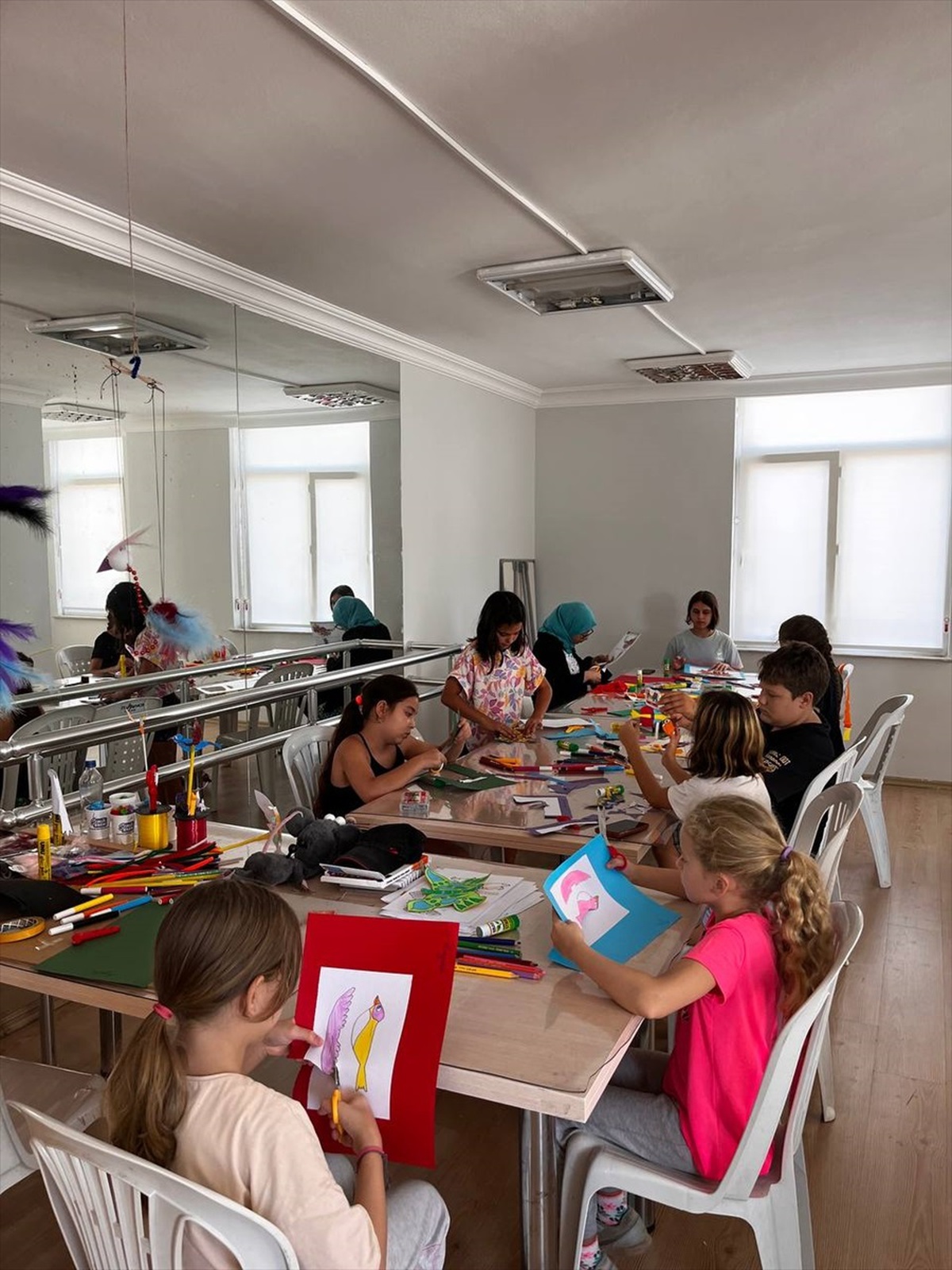 Konyaaltı Belediyesi\'nin düzenlediği Kukla ve Oynatımı Yaz Atölyesi çocukları eğlendiriyor