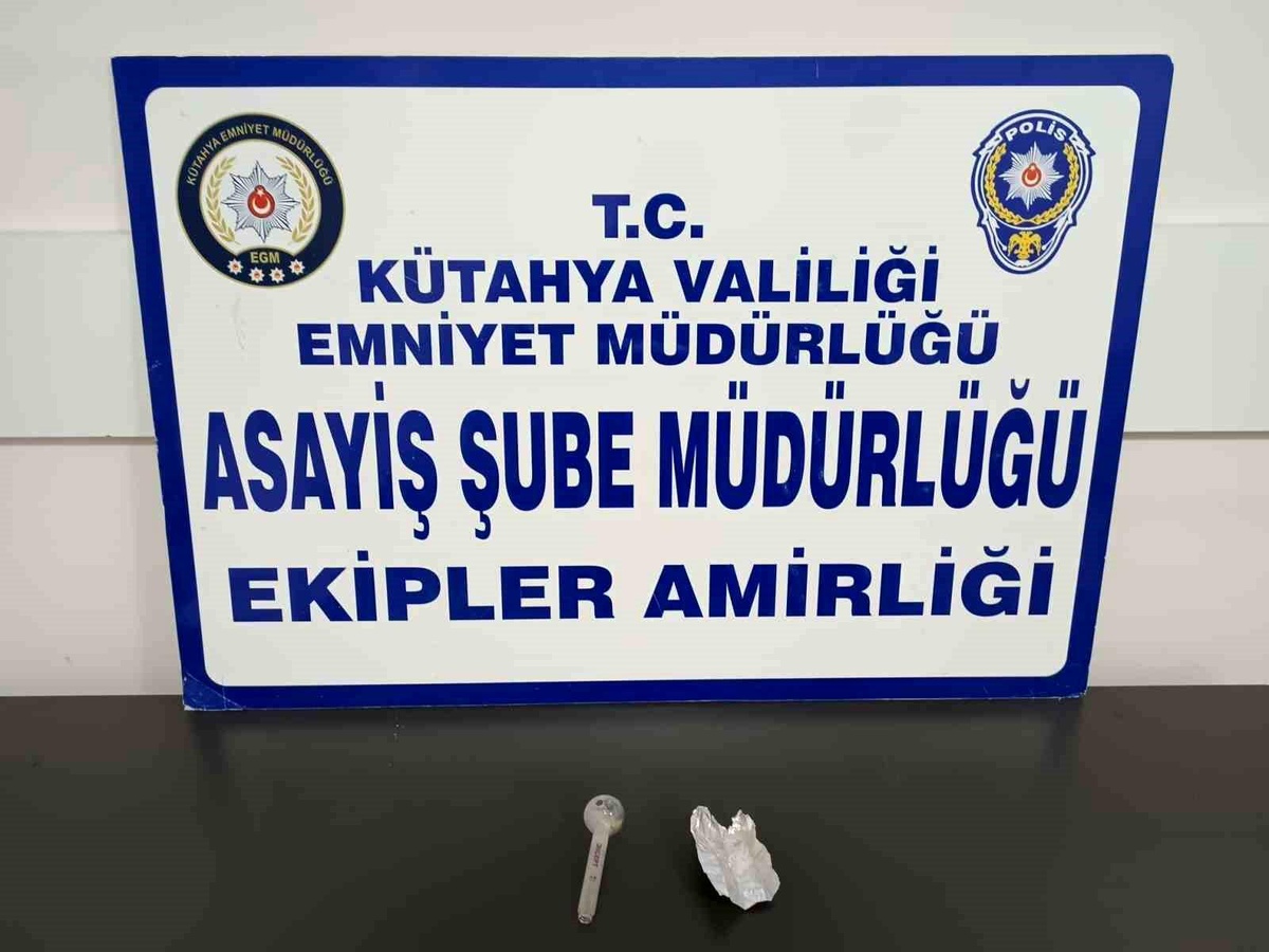Kütahya\'da Çevreye Rahatsızlık Veren Kişiden Metanfetamin Ele Geçirildi