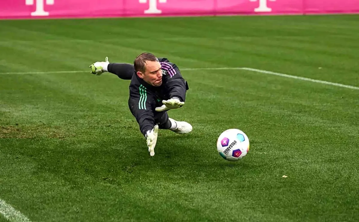 Manuel Neuer 9 Ay Sonra Antrenmanlara Başladı