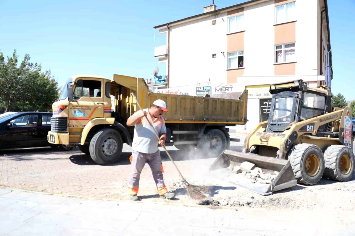Melikgazi Belediyesi Mahallelerde Temizlik Çalışmalarına Devam Ediyor