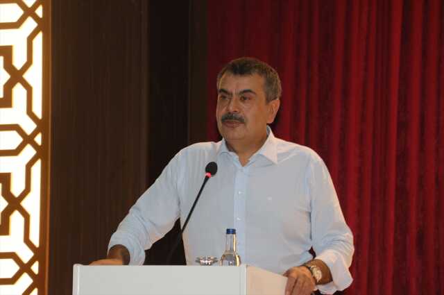 Milli Eğitim Bakanı Tekin: Öğrencilerin okullarda cep telefonu kullanmalarını engellemek için önlemler alacağız