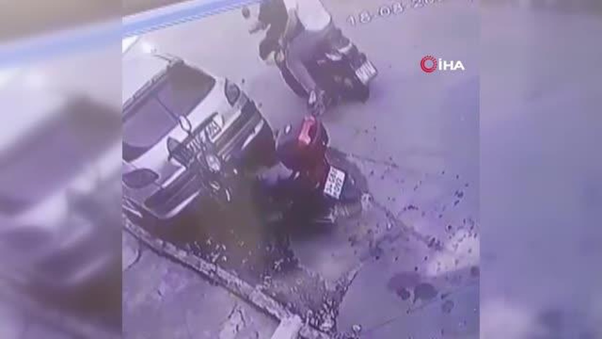 Motosikletle gelen hırsızlar motosiklet kaskını çaldı