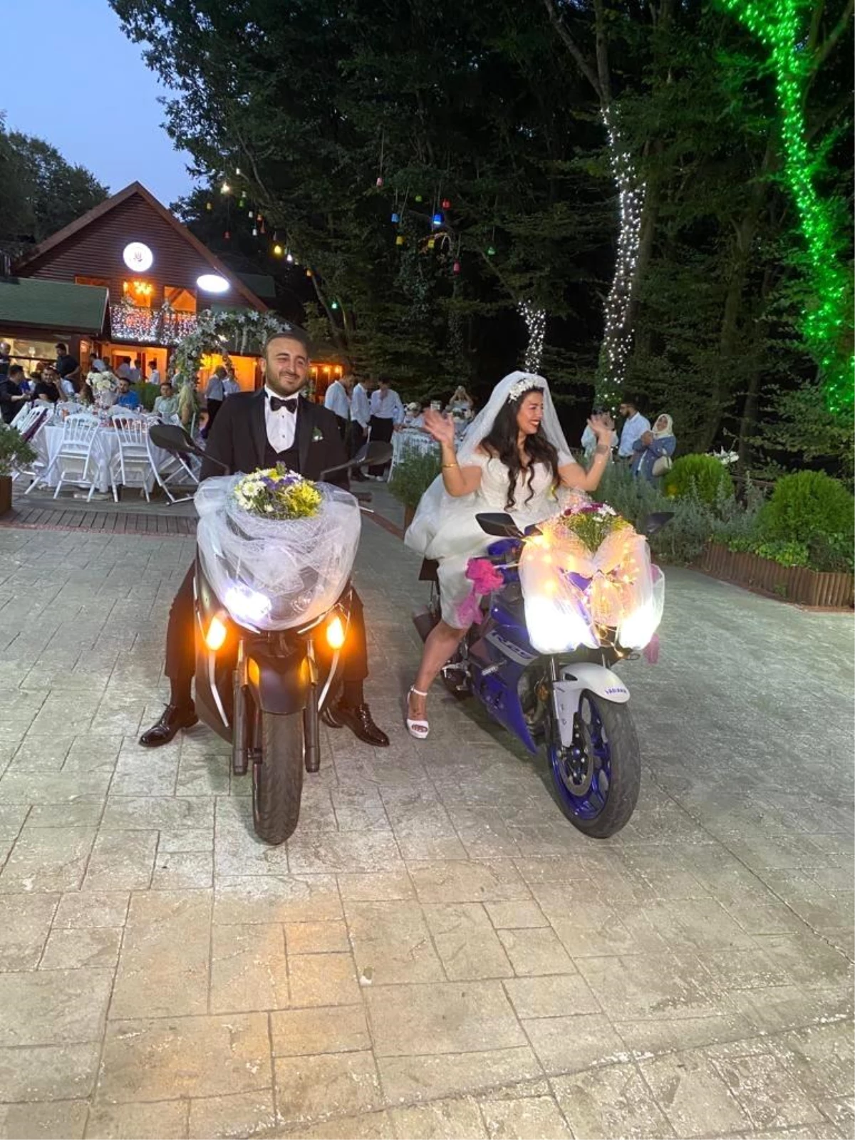 Sarıyer\'de Kır Düğününde Motosikletli Giriş