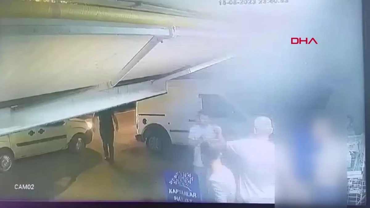 Silivri\'de Büfede Silahlı Saldırı Anı Kamerada