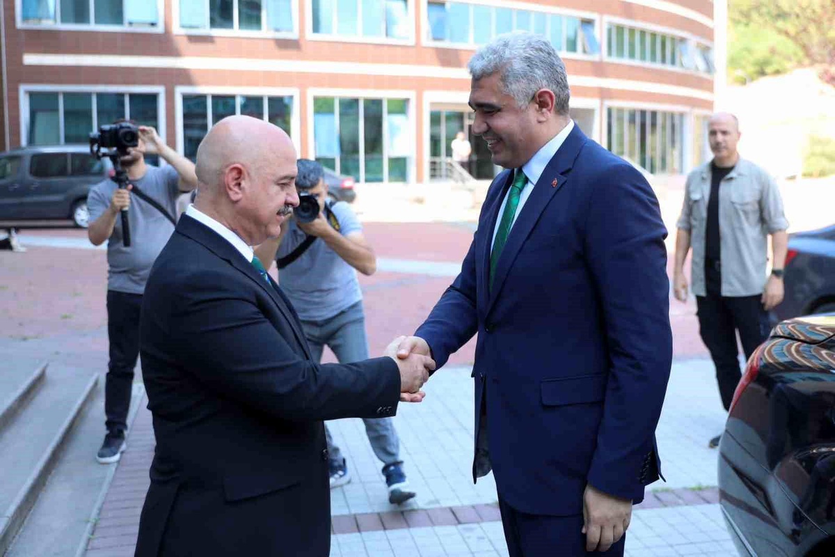 Düzce Valisi Selçuk Aslan, Düzce Üniversitesi\'ni ziyaret etti