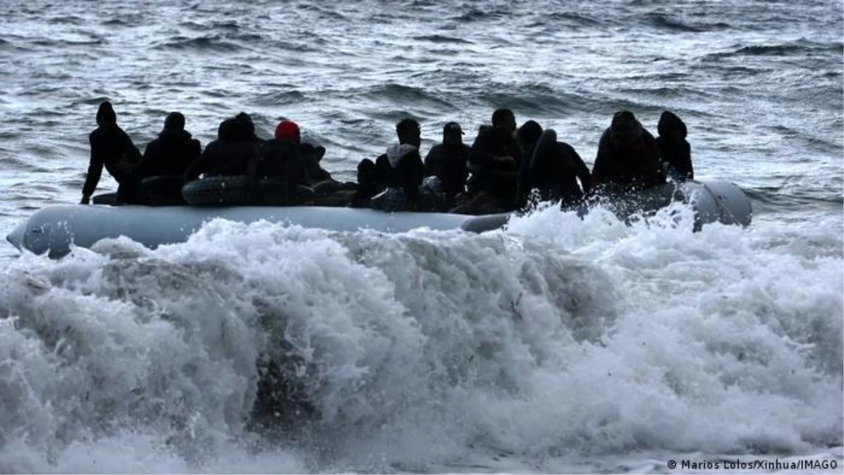 Yunanistan\'ın Midilli ve Sisam adası açıklarında beş göçmen öldü