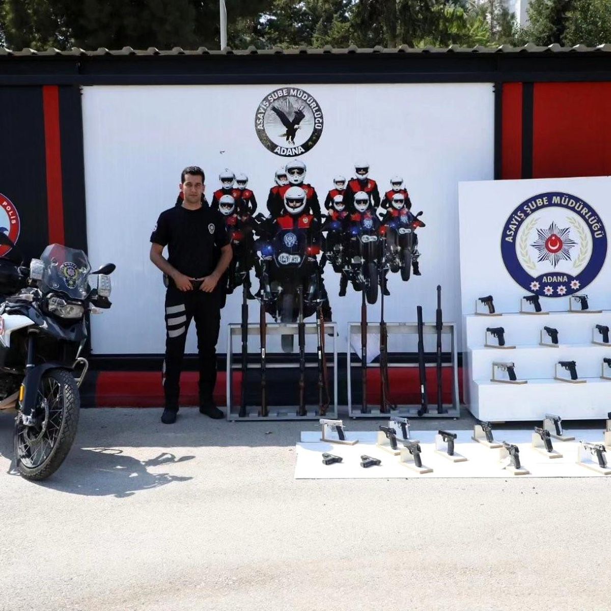 Adana\'da 136 Ruhsatsız Silah Ele Geçirildi