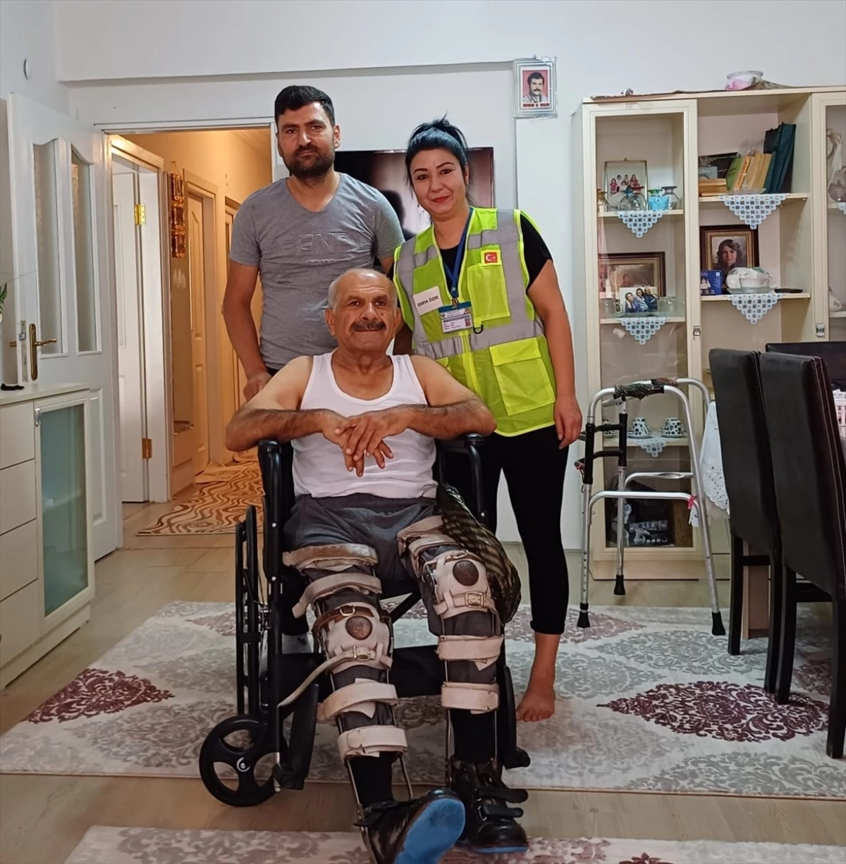 Amasya\'da bedensel engelli vatandaşa tekerlekli sandalye yardımı