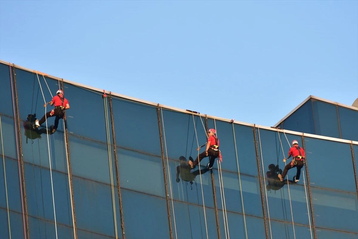 JAK Timi 30 Ağustos Zafer Bayramı'na özel bayrak açtı